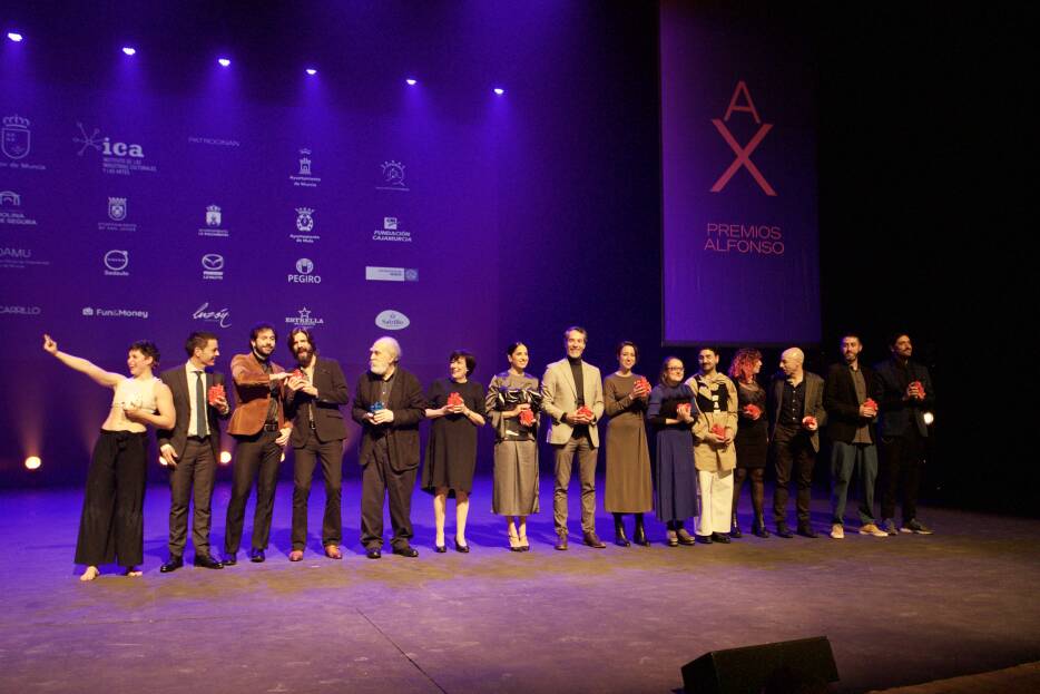 Posamos junto al resto de premiados en los Premios Alfonso X de la Cultura