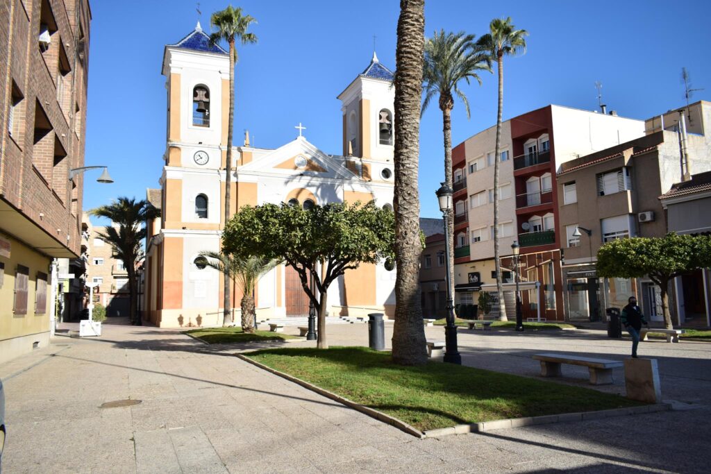 Plaza de la Iglesia de Santomera en su estado actual vista desde la parte frontal